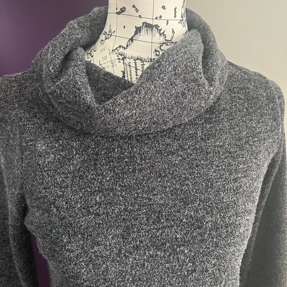 7 for $30 Banana Republic Knit Dress - Picture 2 of 9